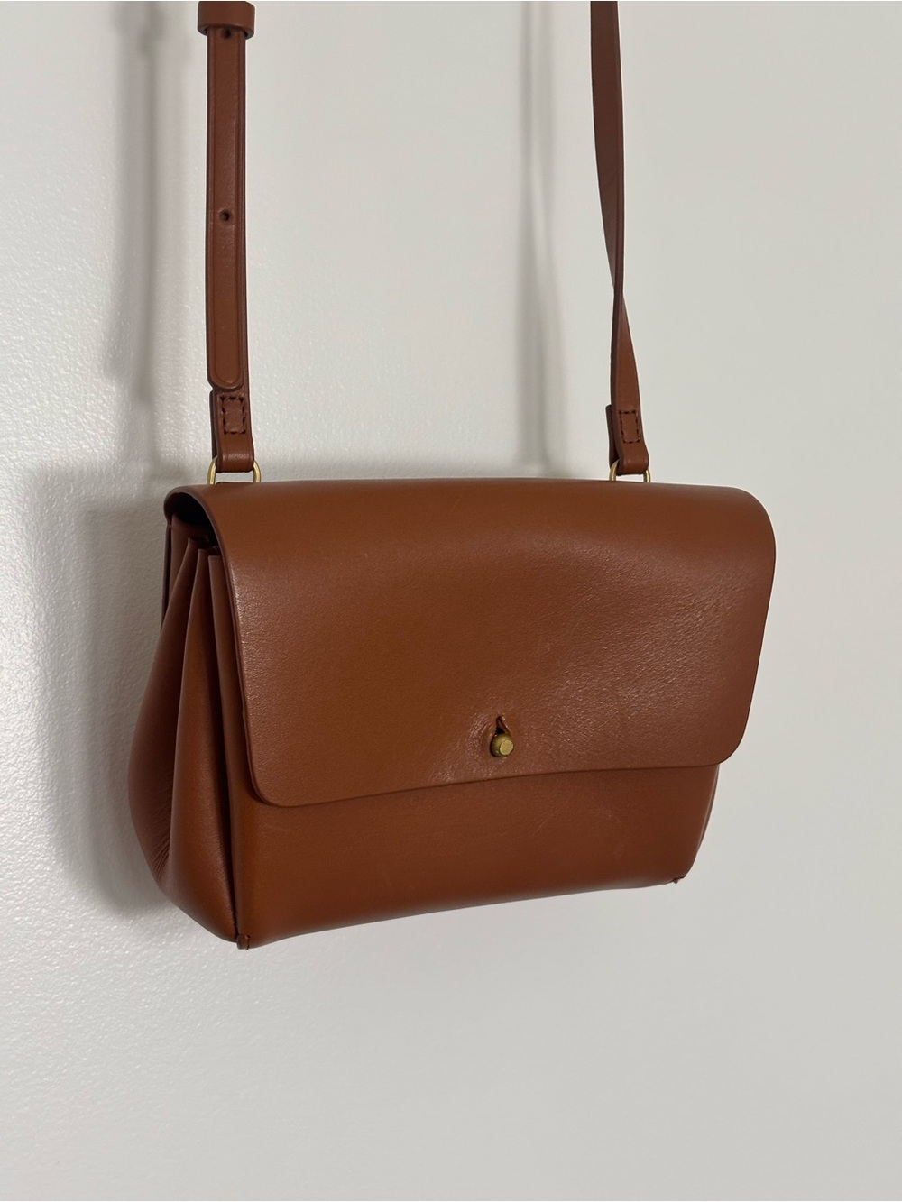 Auxiliary Aritzia Leather Crossbody Bag